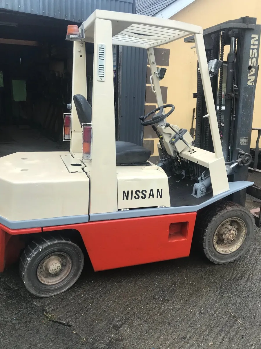 Nissan 2.5 ton diesel forklift - Image 3