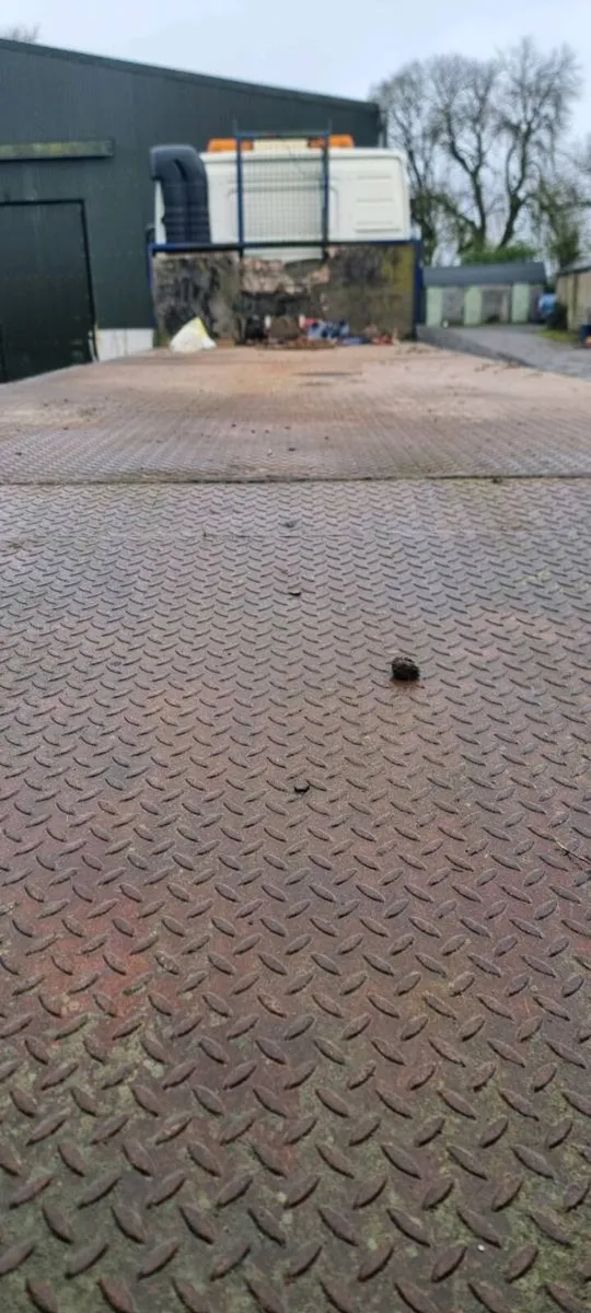 Volvo beavertail truck - Image 4