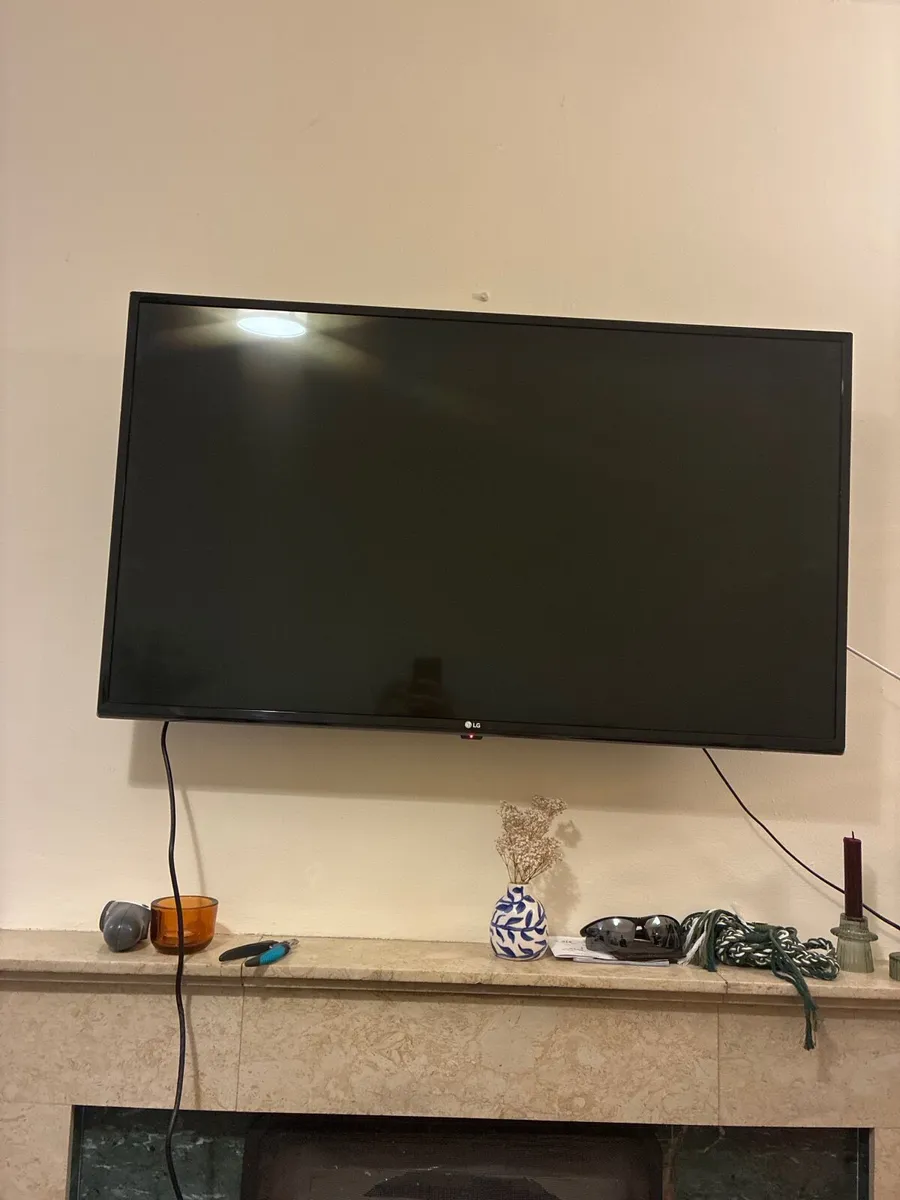 43" LG smart-TV - Image 1