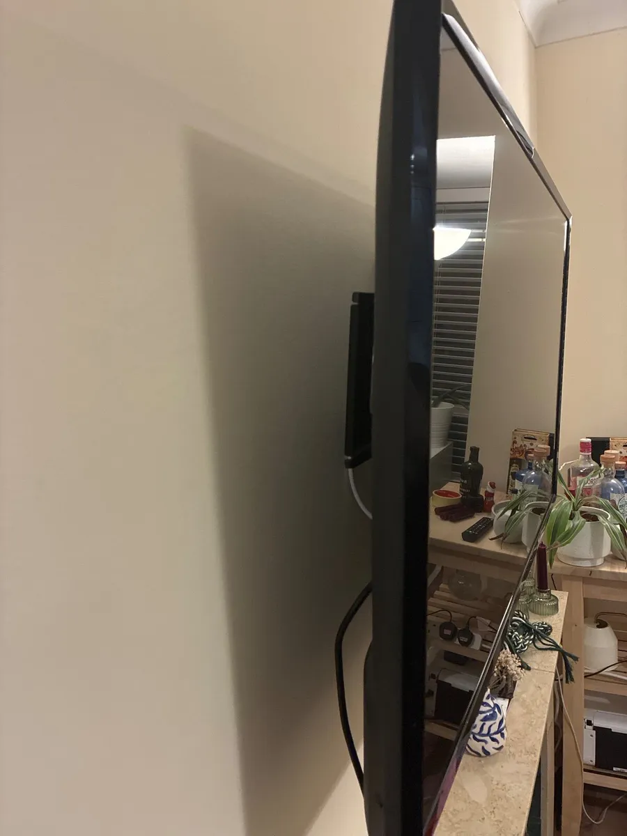 43" LG smart-TV - Image 2