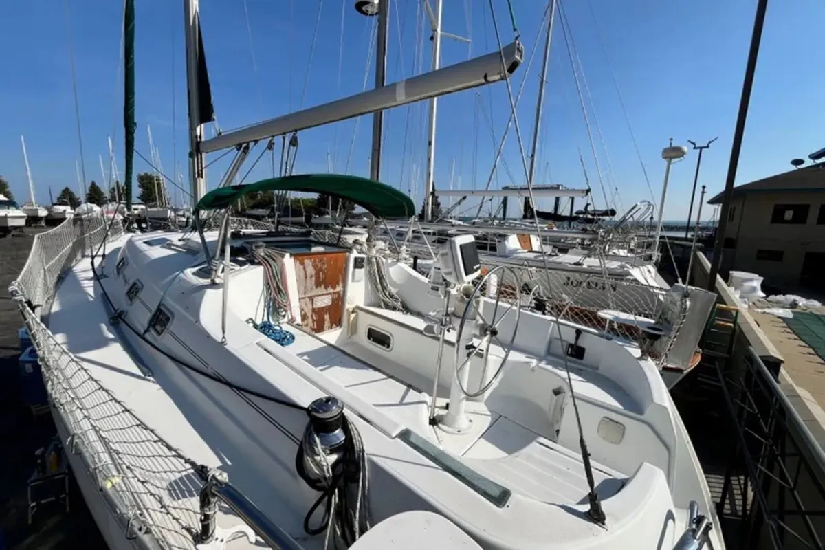 Beneteau Oceanis 321 - Image 1
