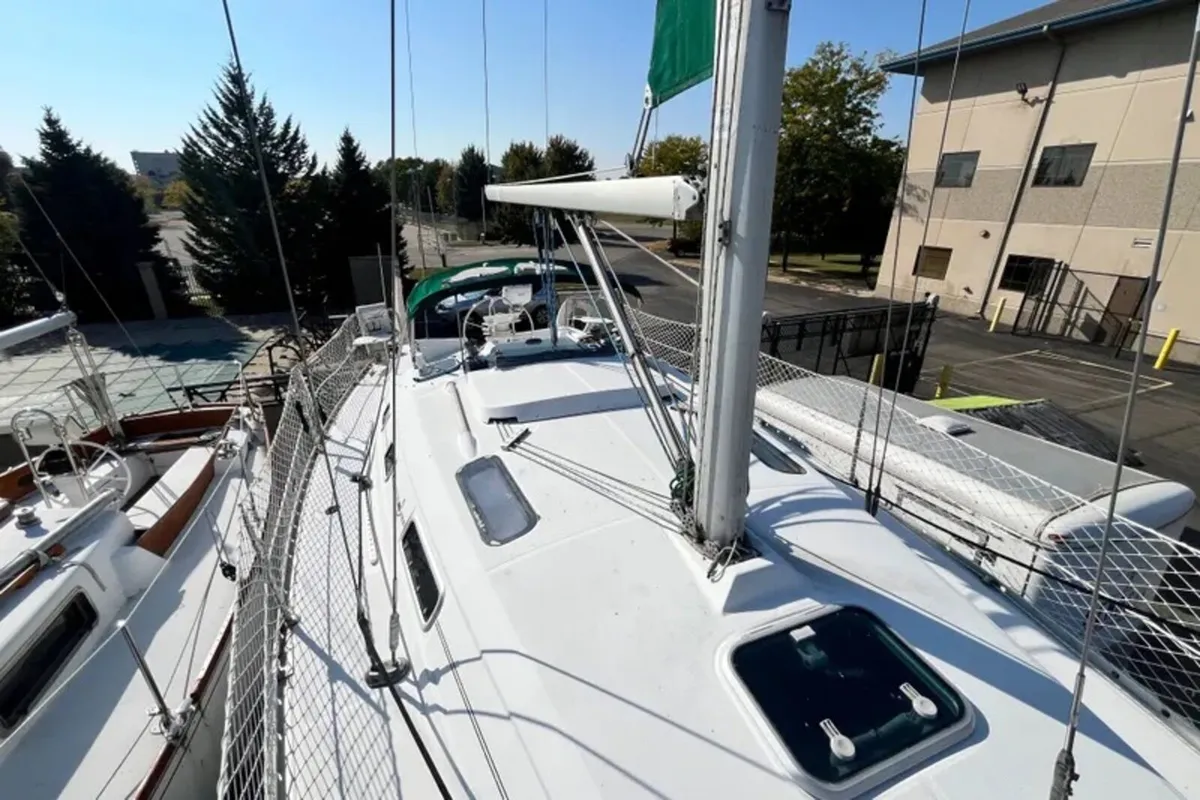 Beneteau Oceanis 321 - Image 2