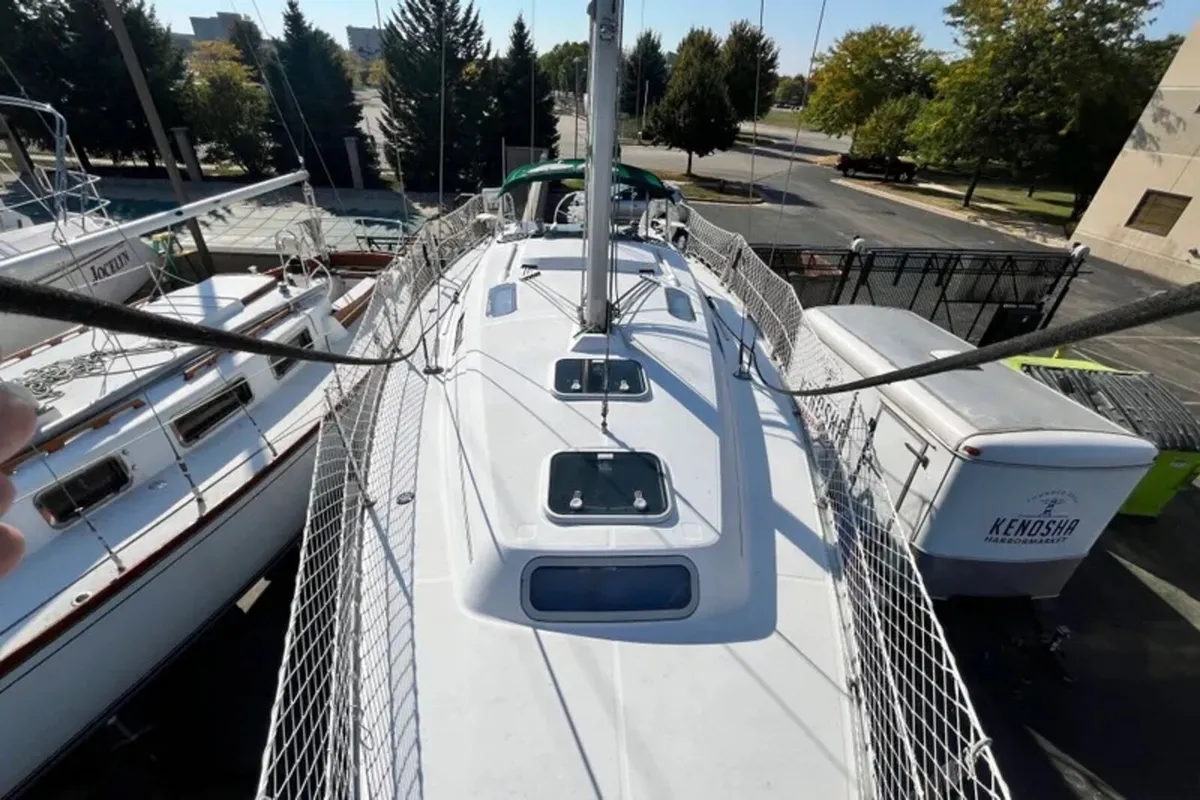 Beneteau Oceanis 321 - Image 3
