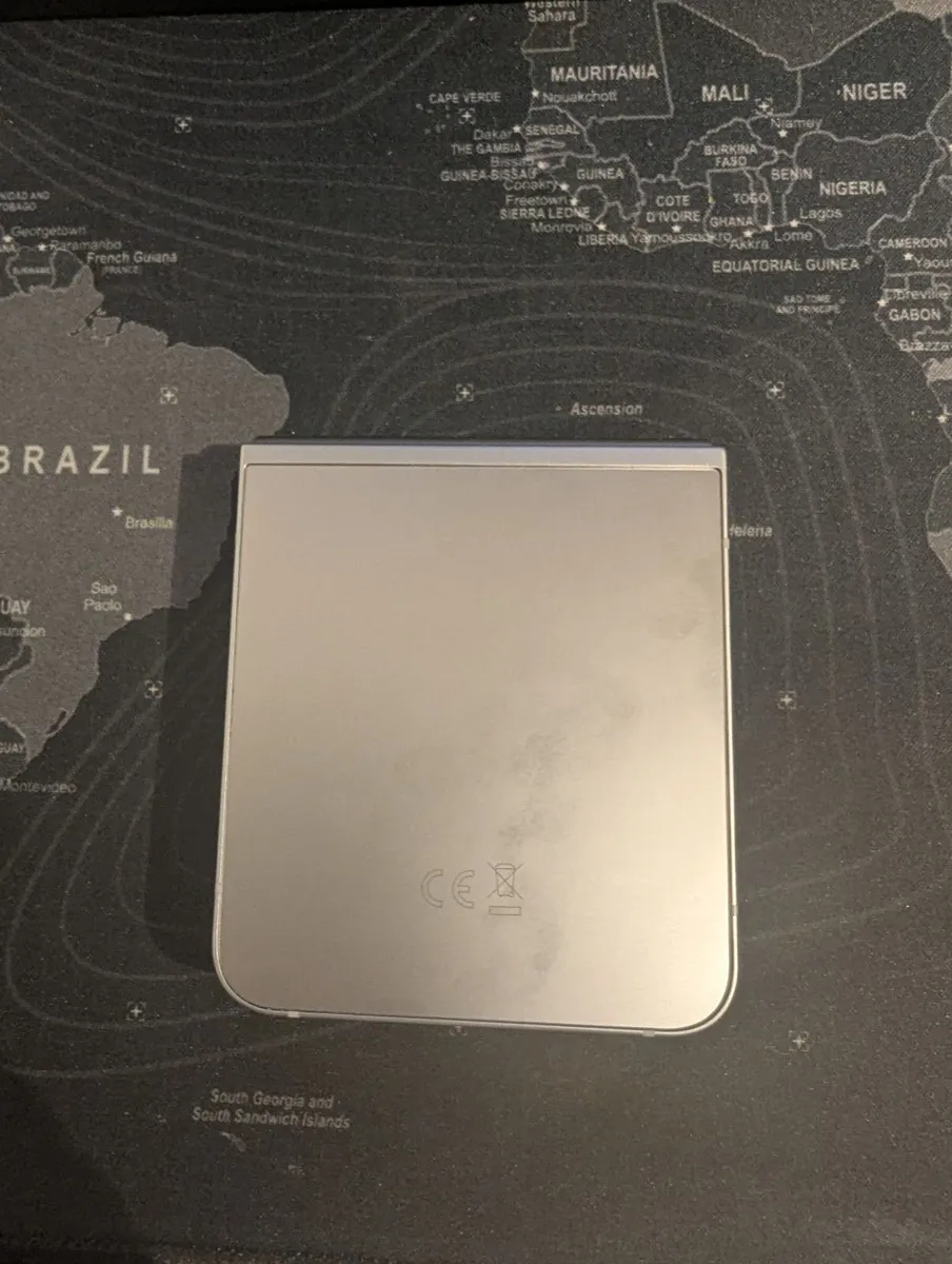 Samsung Z Flip6 - Image 2