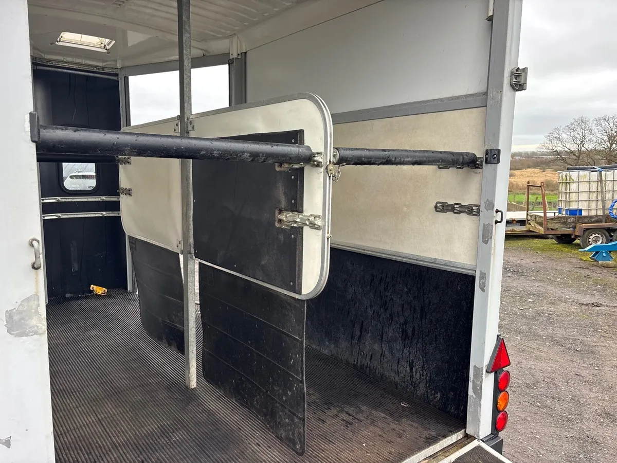 IFOR WILLIAMS HB511 BLACK HORSEBOX - Image 2