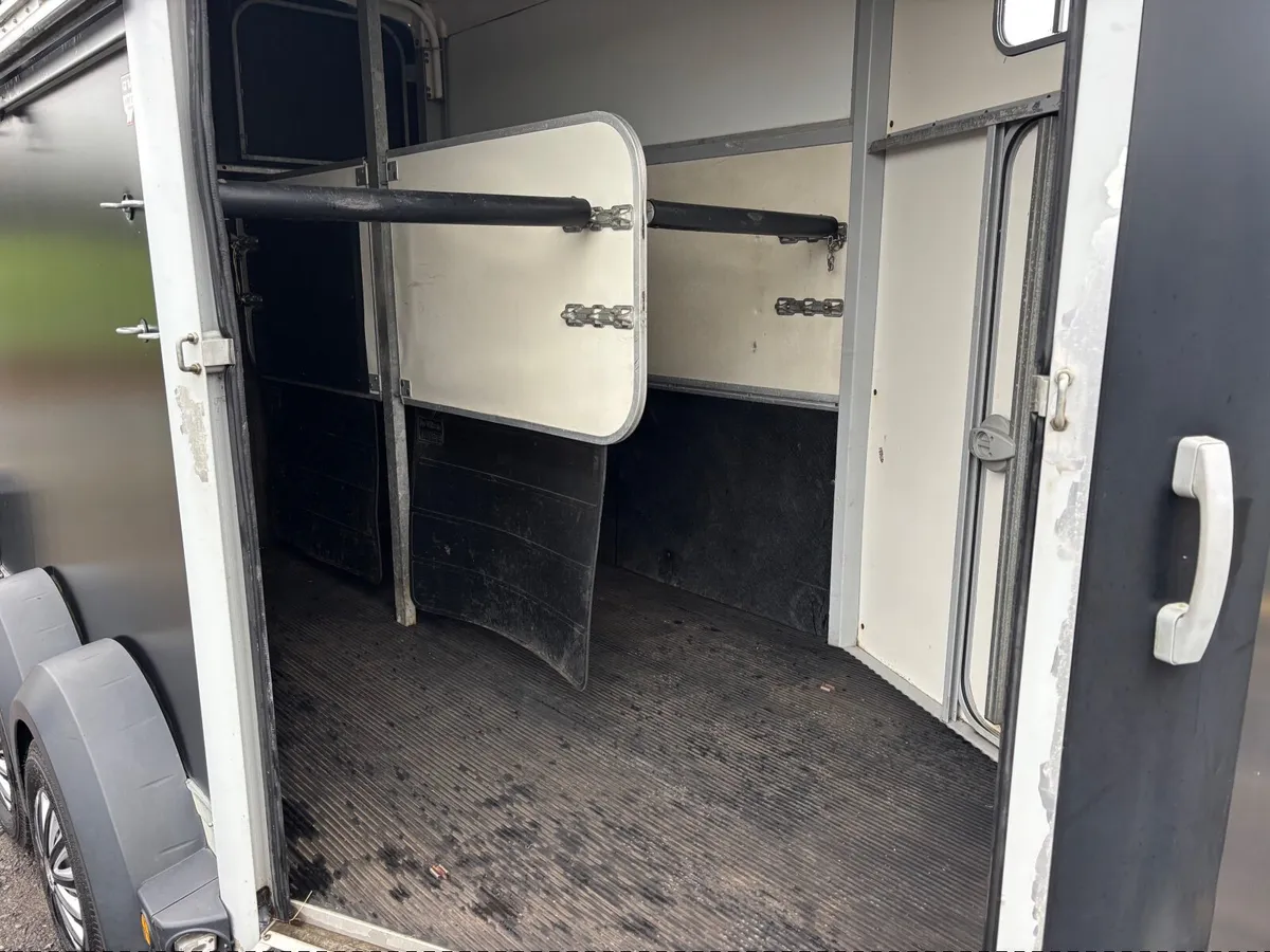 IFOR WILLIAMS HB511 BLACK HORSEBOX - Image 3