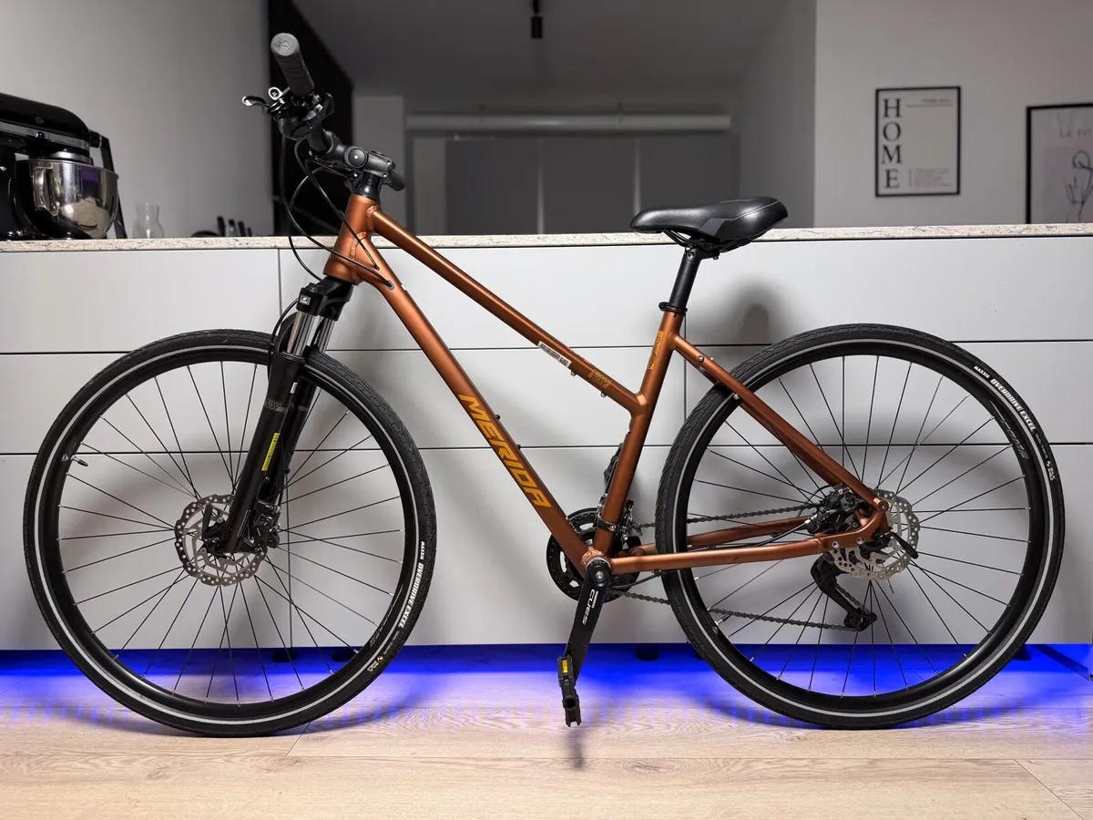 Merida Cross Way 100 Hybrid Bike (Like New) - Image 2