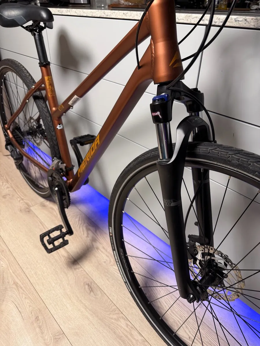Merida Cross Way 100 Hybrid Bike (Like New) - Image 4