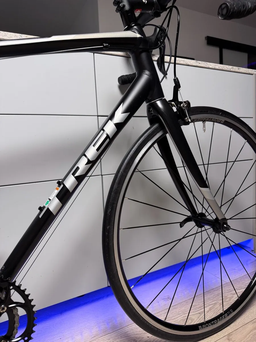 TREK Domane AL2 Carbon Fork Road Bike - Image 3