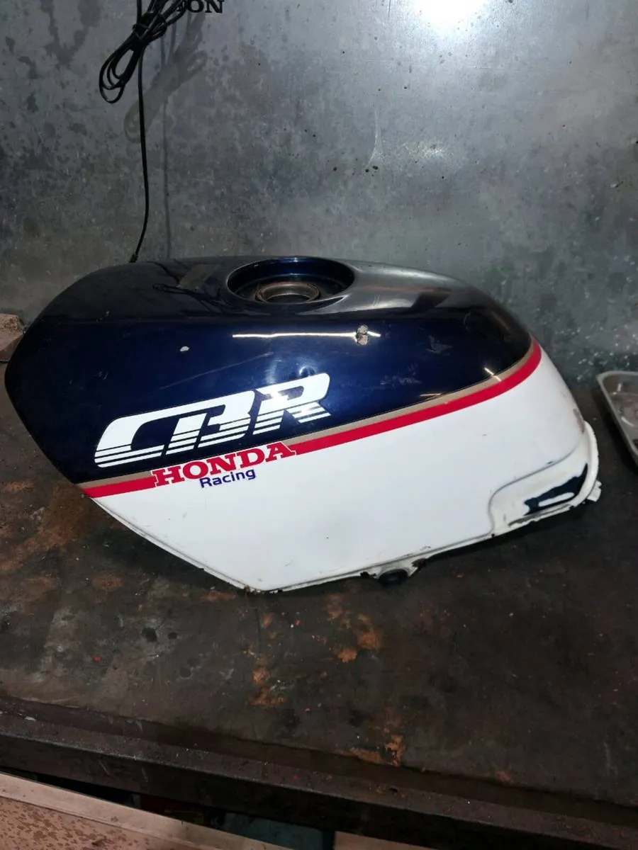 Honda cbr tank - Image 2