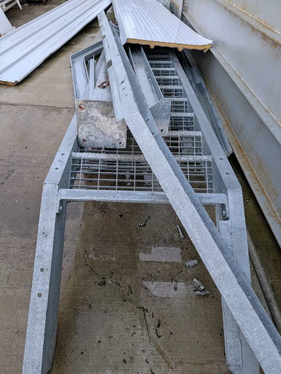 Galvanized steel walkways and stairs - Image 4