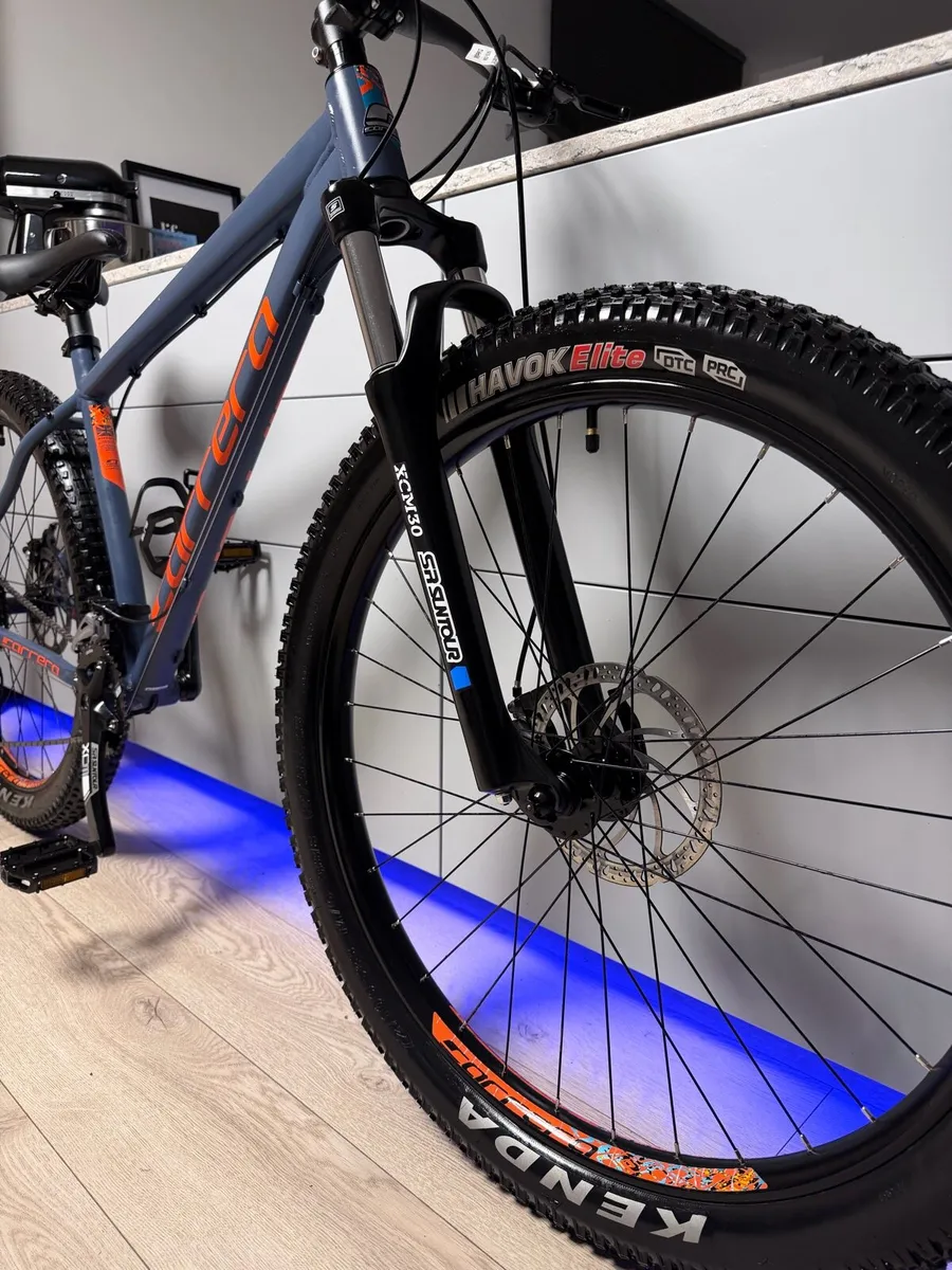 Carrera Vendetta Mountain Bike (Like New) - Image 4