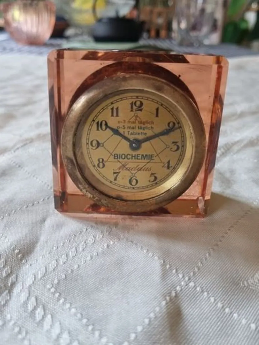 Art Deco Uranium Ruby Glas Body Desk Clock - Image 3