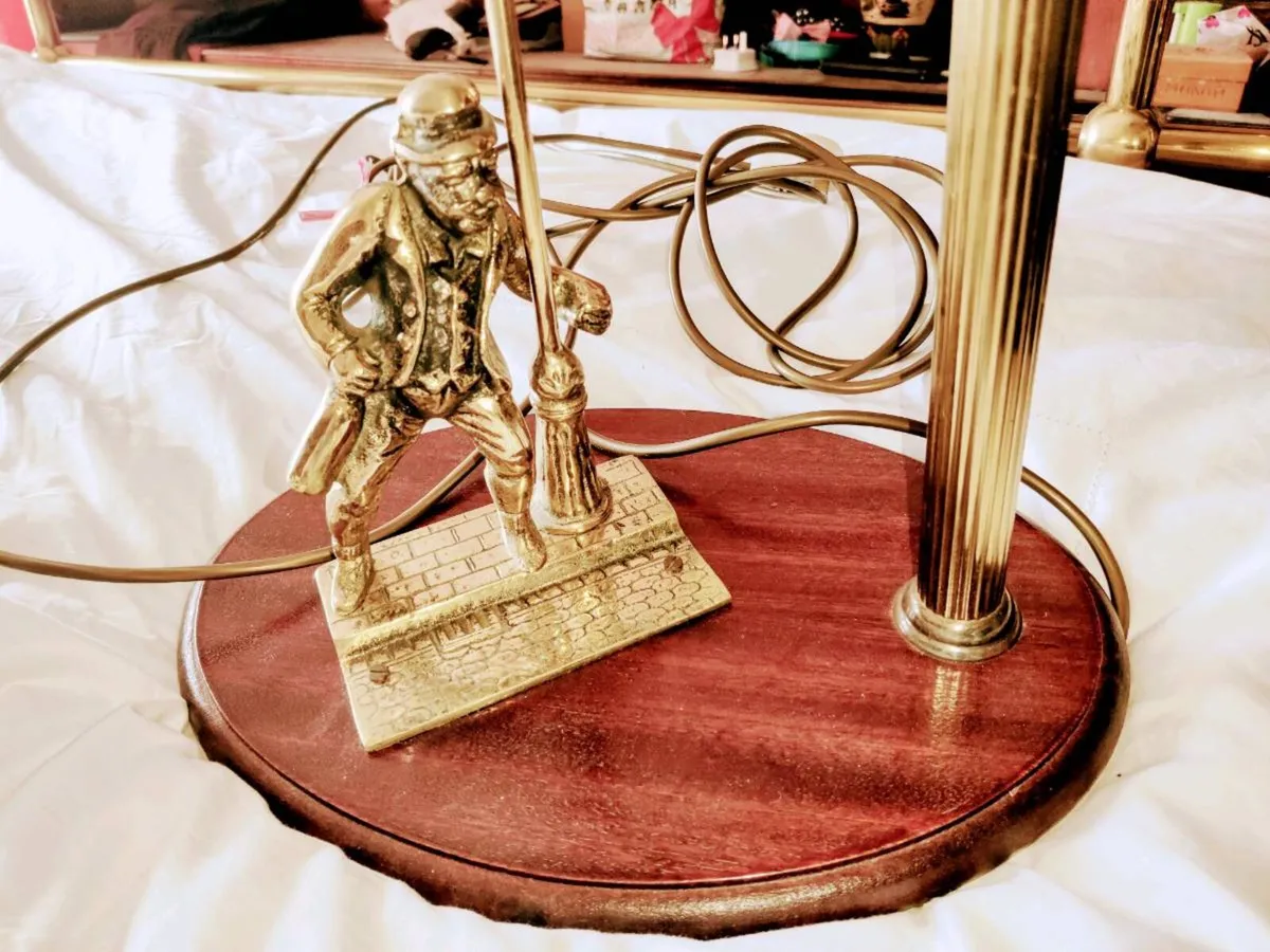 18TH CENTURY MAN, 14"Tall SOLID Brass Table Lamp ! - Image 3