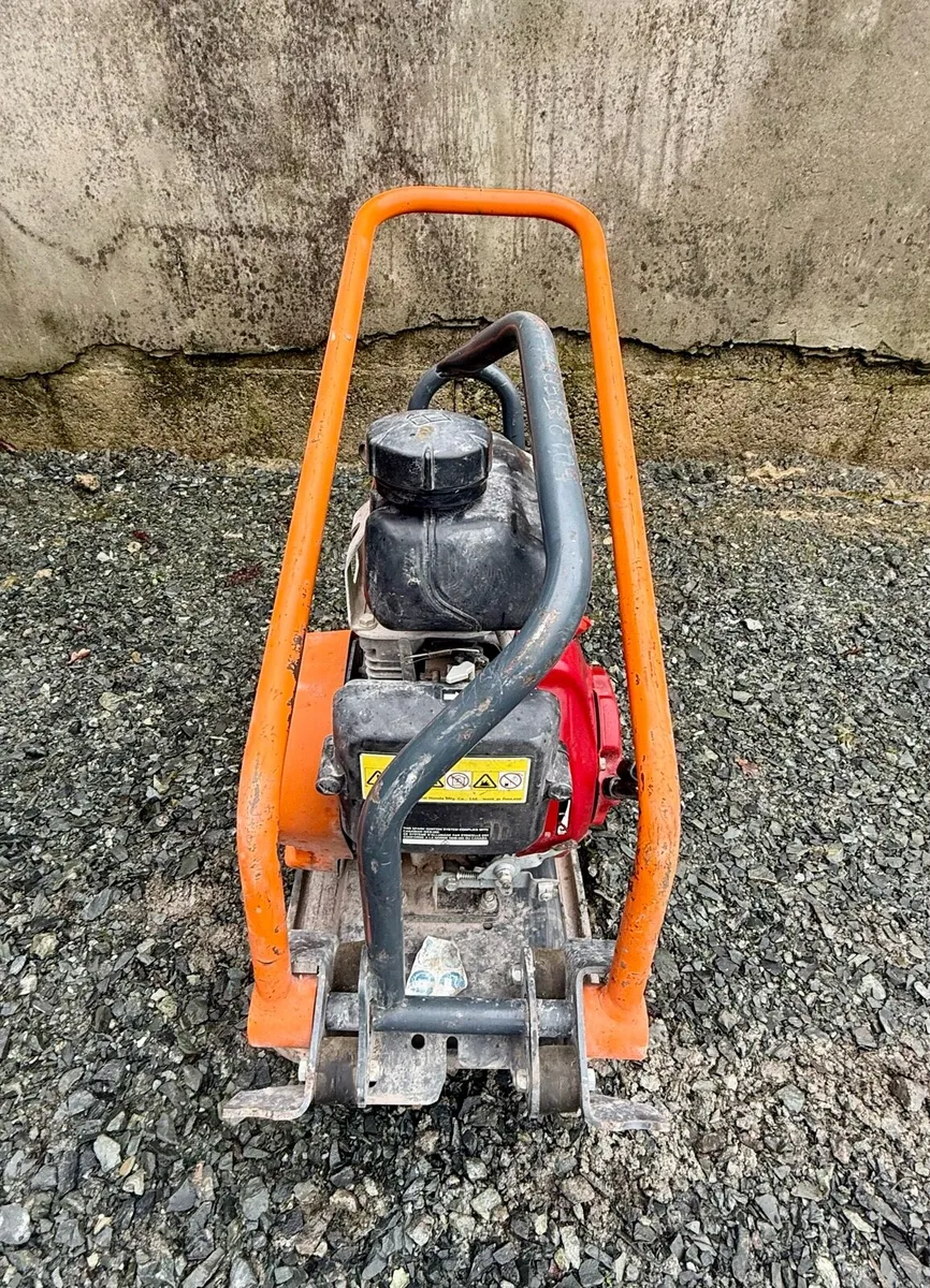 2022 Belle LC3214 Honda 300mm / 12” Wacker Plate - Image 4