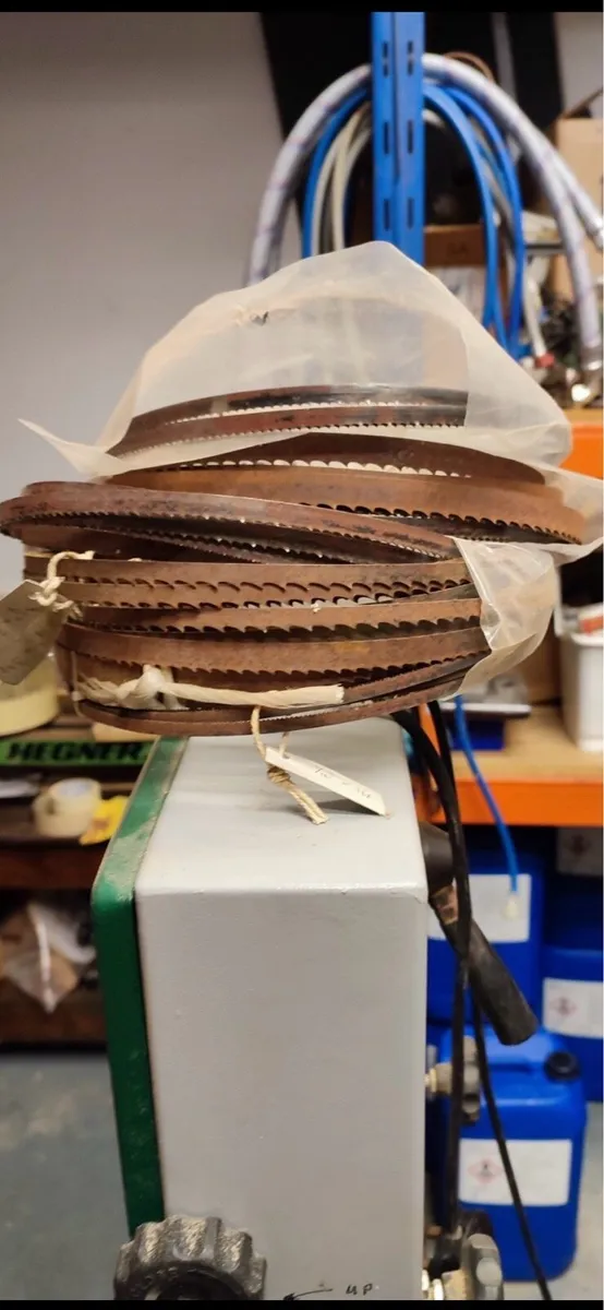 Record power bandsaw. I2”.  Single phase & blades - Image 3