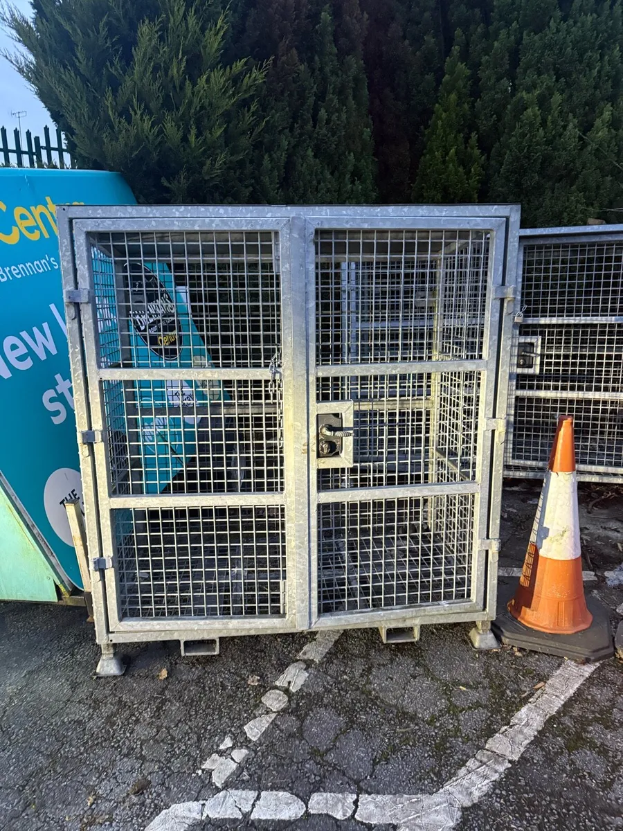 METAL CAGES X2 - Image 1