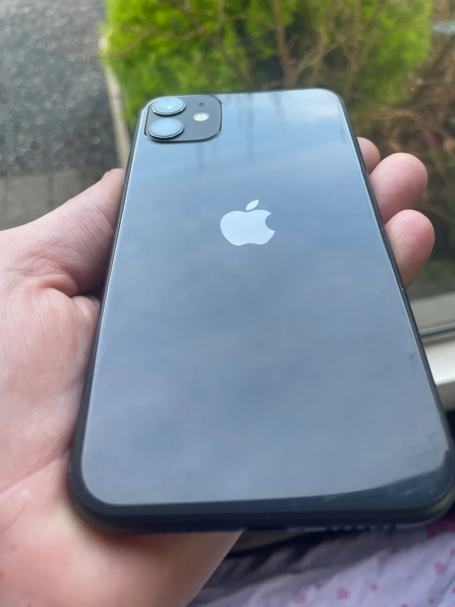 iPhone 11 - Image 1