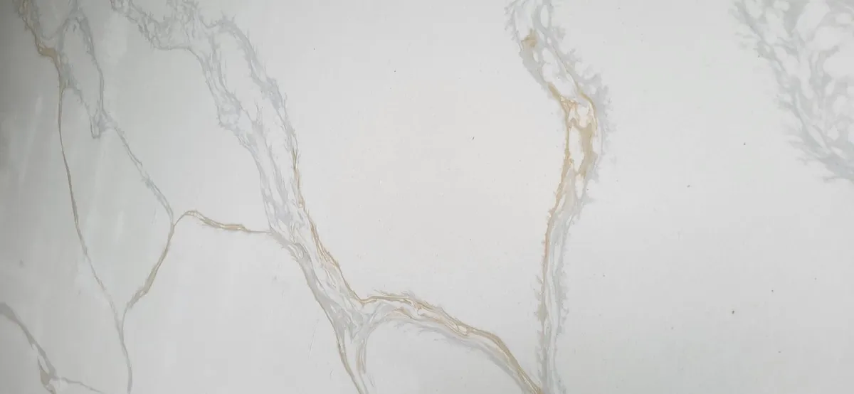 Gold calacutta quartz - Image 1