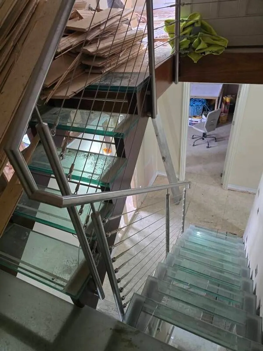Glass Sapele stairs - Image 2