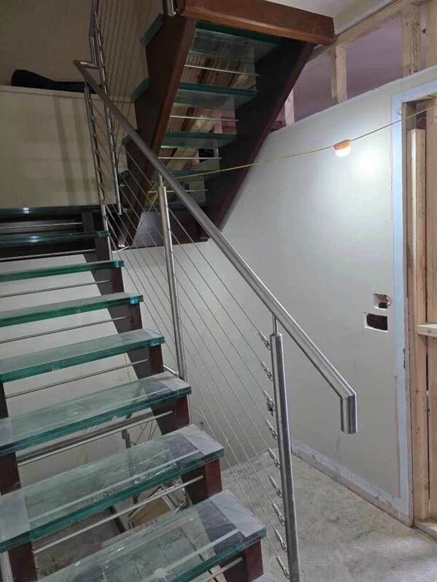 Glass Sapele stairs - Image 3