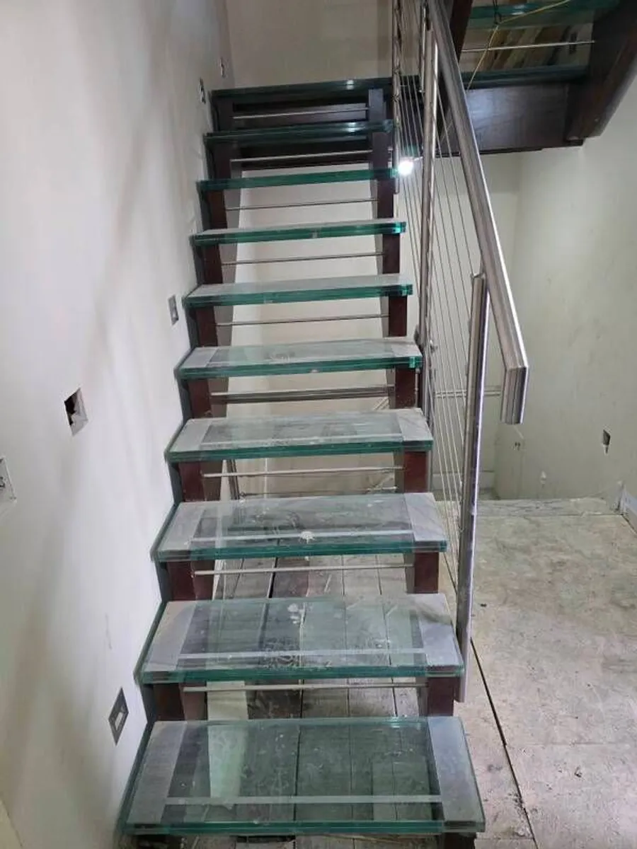 Glass Sapele stairs - Image 4