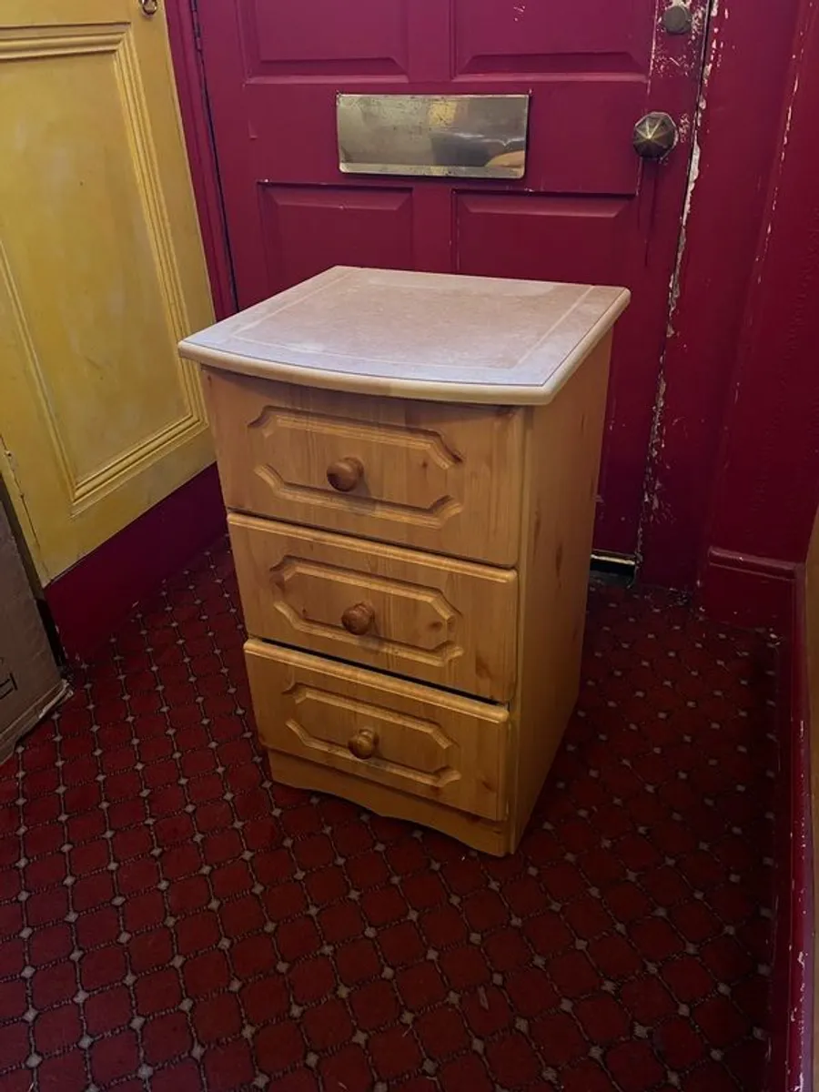 Beside chest of drawers - Image 1