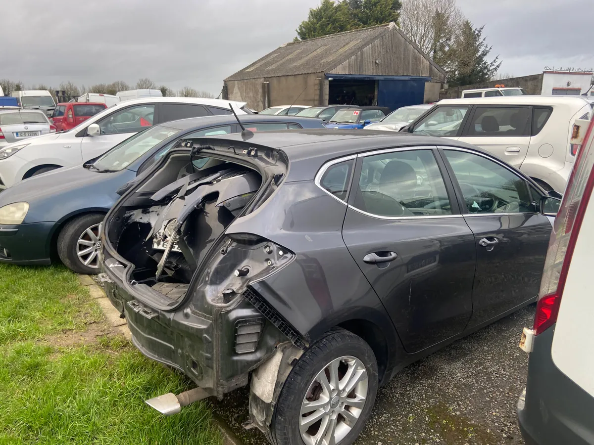 152 Kia ceed for breaking - Image 4