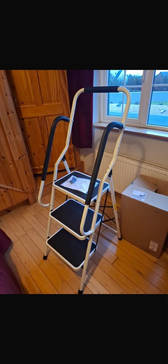 Small ladder - Image 1