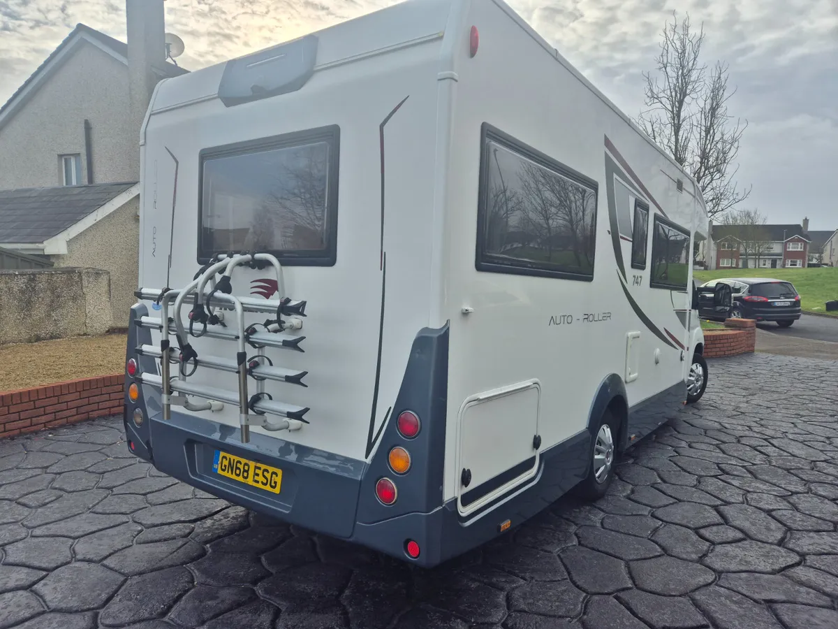 2018 / 6 / Berth   Auto  Roller  747 - Image 3