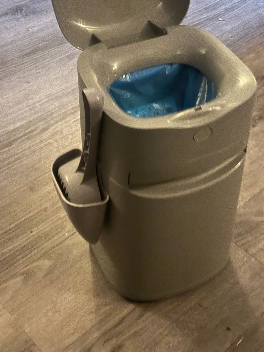 Cat beds litter trays ect - Image 2