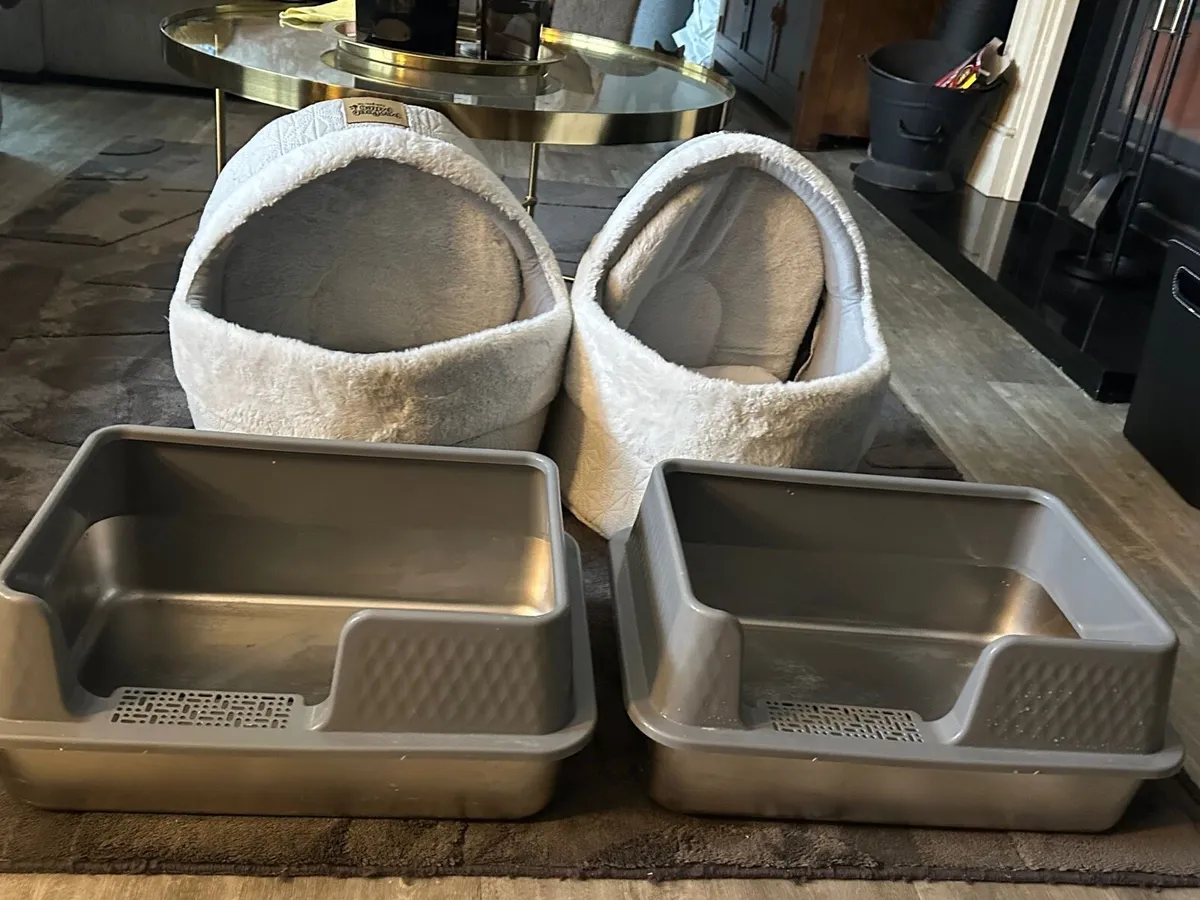 Cat beds litter trays ect - Image 1
