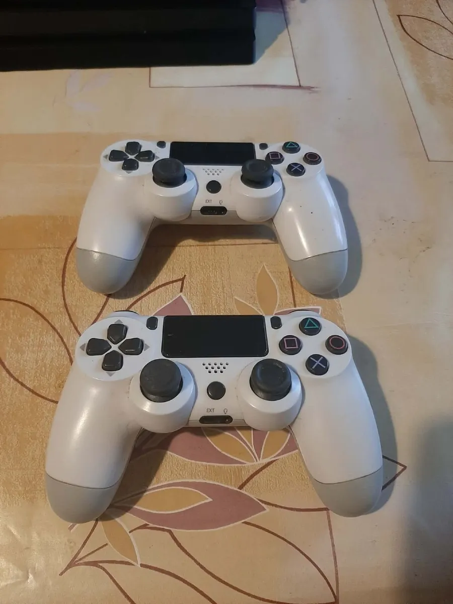 PS4 Pro Bundle - Image 2