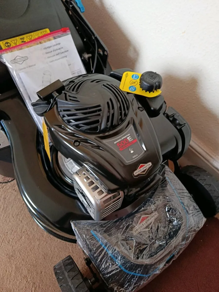 Briggs&stratton brand new  roller mower 46cm/ sp - Image 2