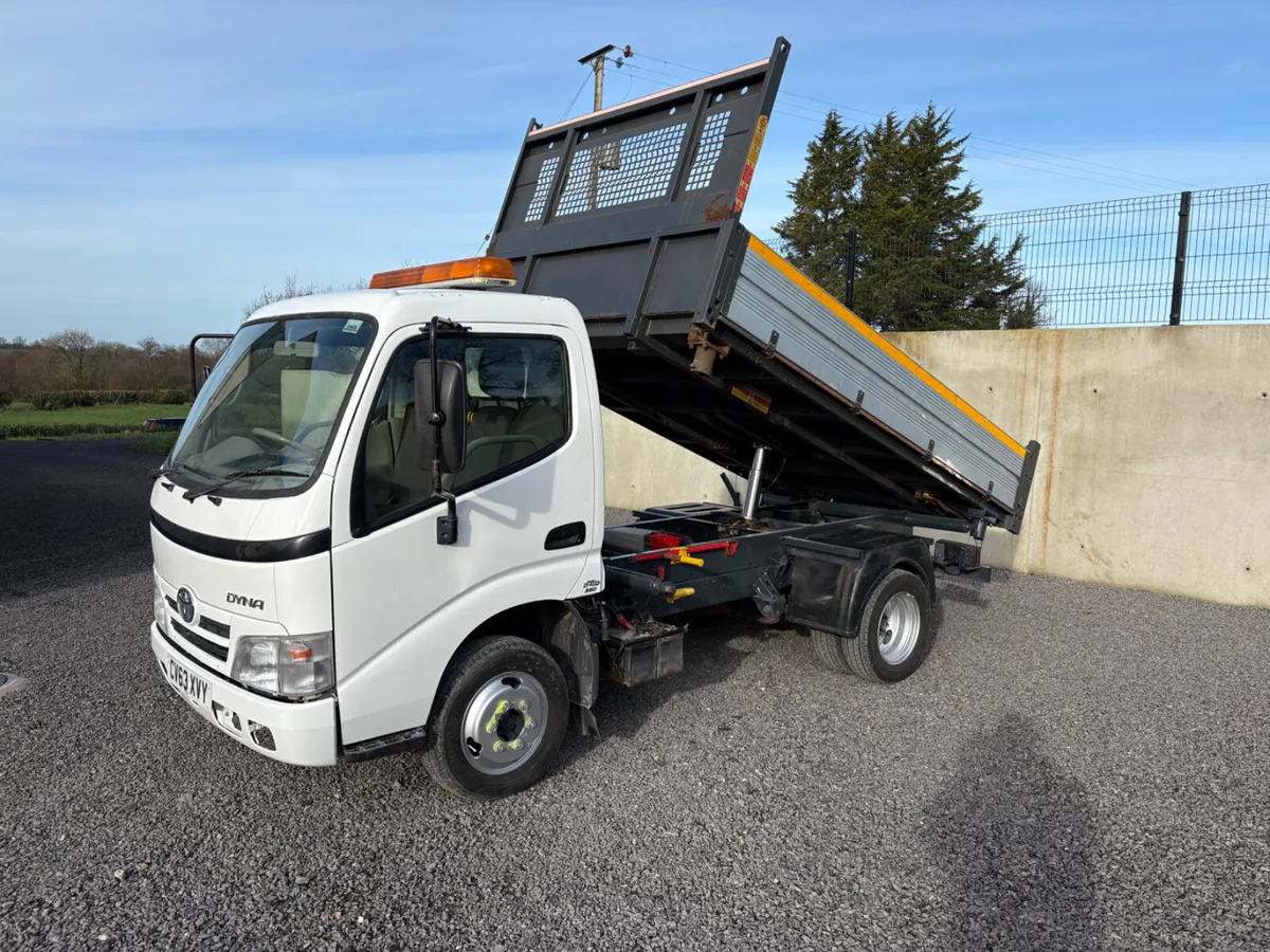 2014 Toyota Dyna 350 Tipper - Image 1