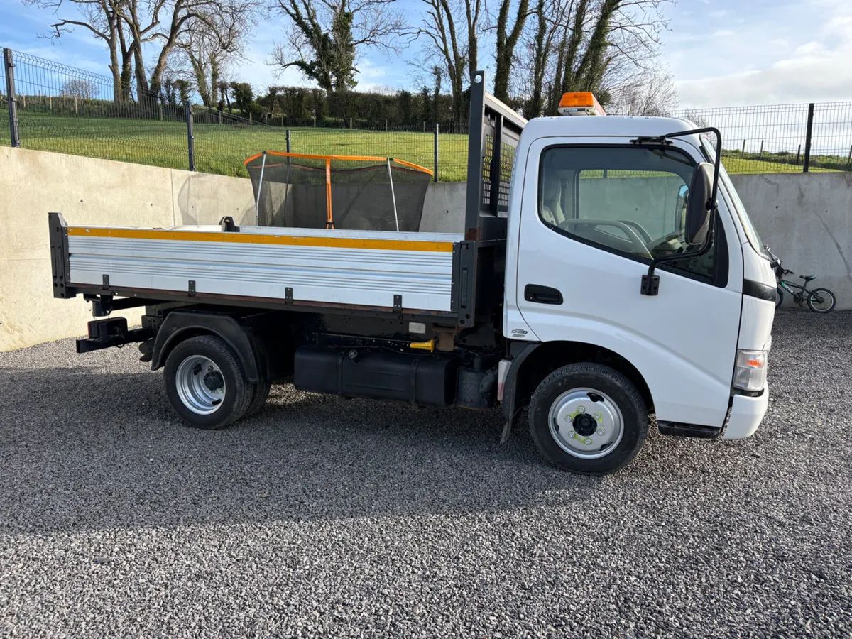 2014 Toyota Dyna 350 Tipper - Image 4