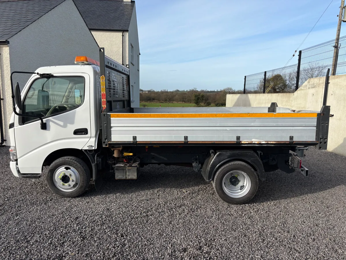 2014 Toyota Dyna 350 Tipper - Image 3