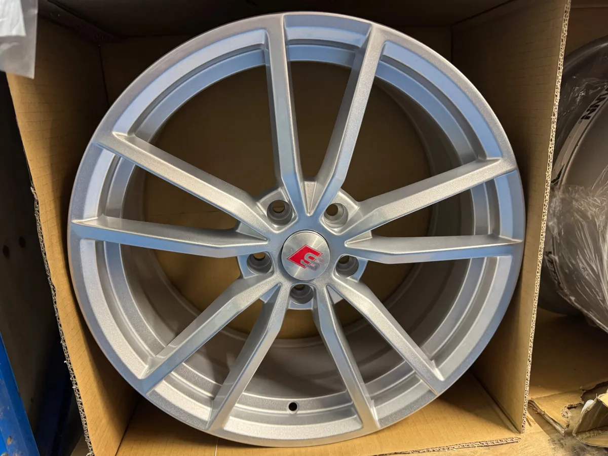 18” Petoria silver alloy and tyres 5x112