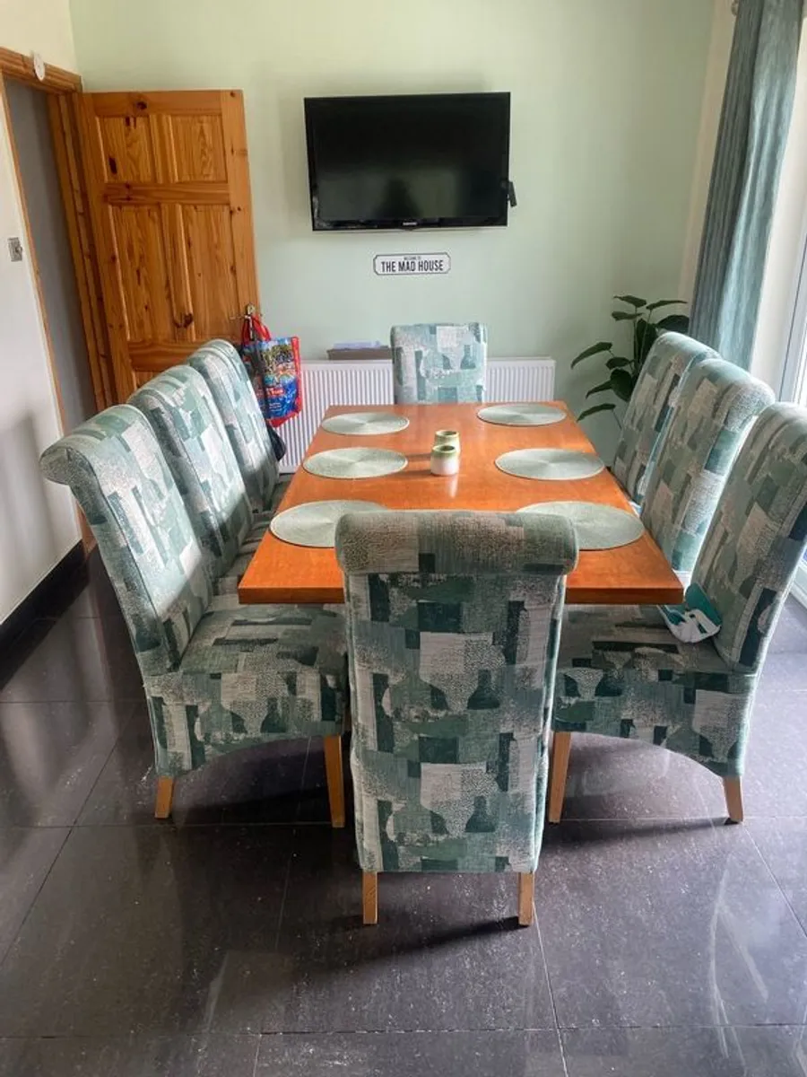 Table and 8 chairs - Image 3