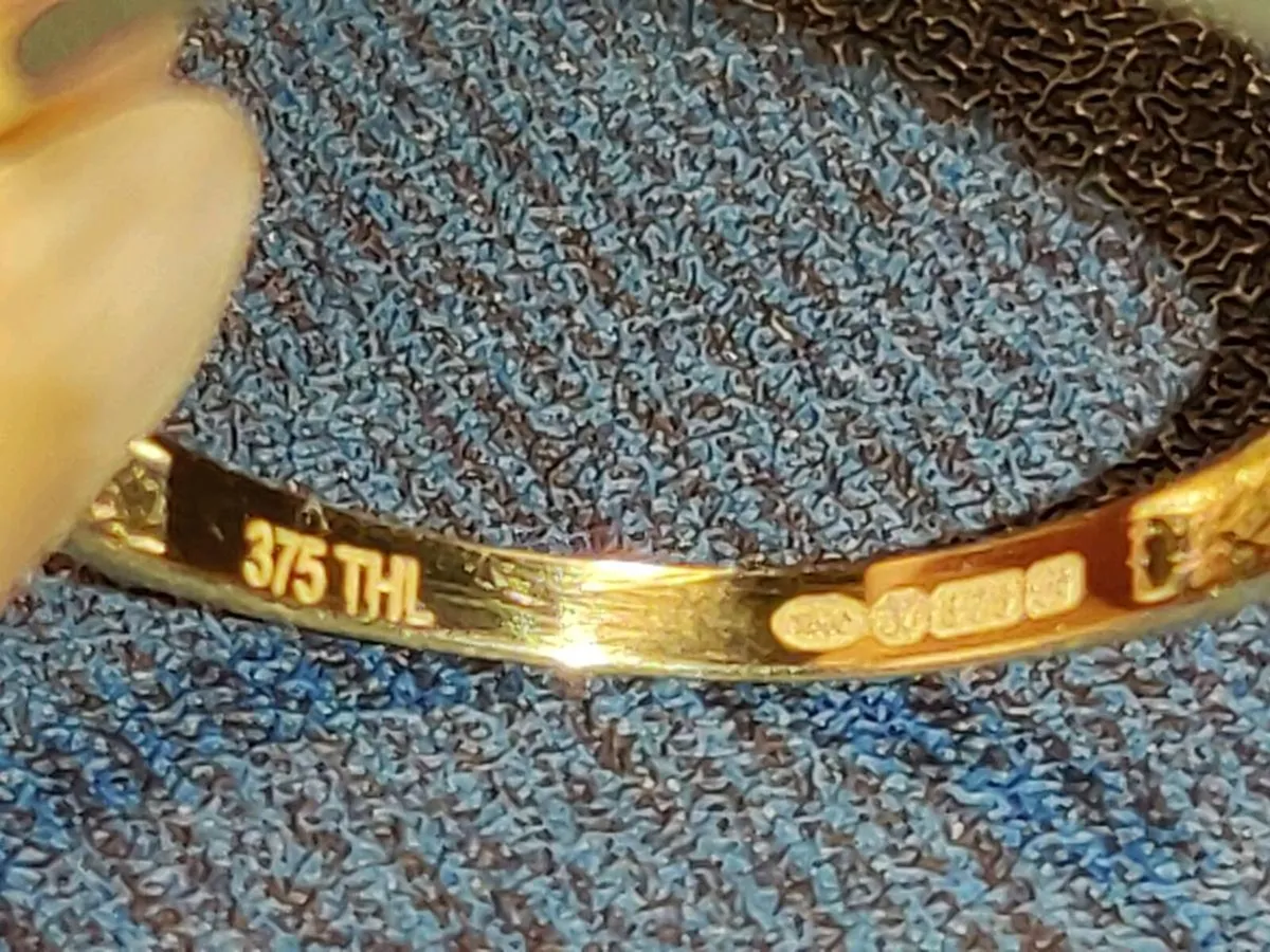 GLITTERY CHUNKY CROSSOVER, 9CT Gold New Ring ! - Image 2