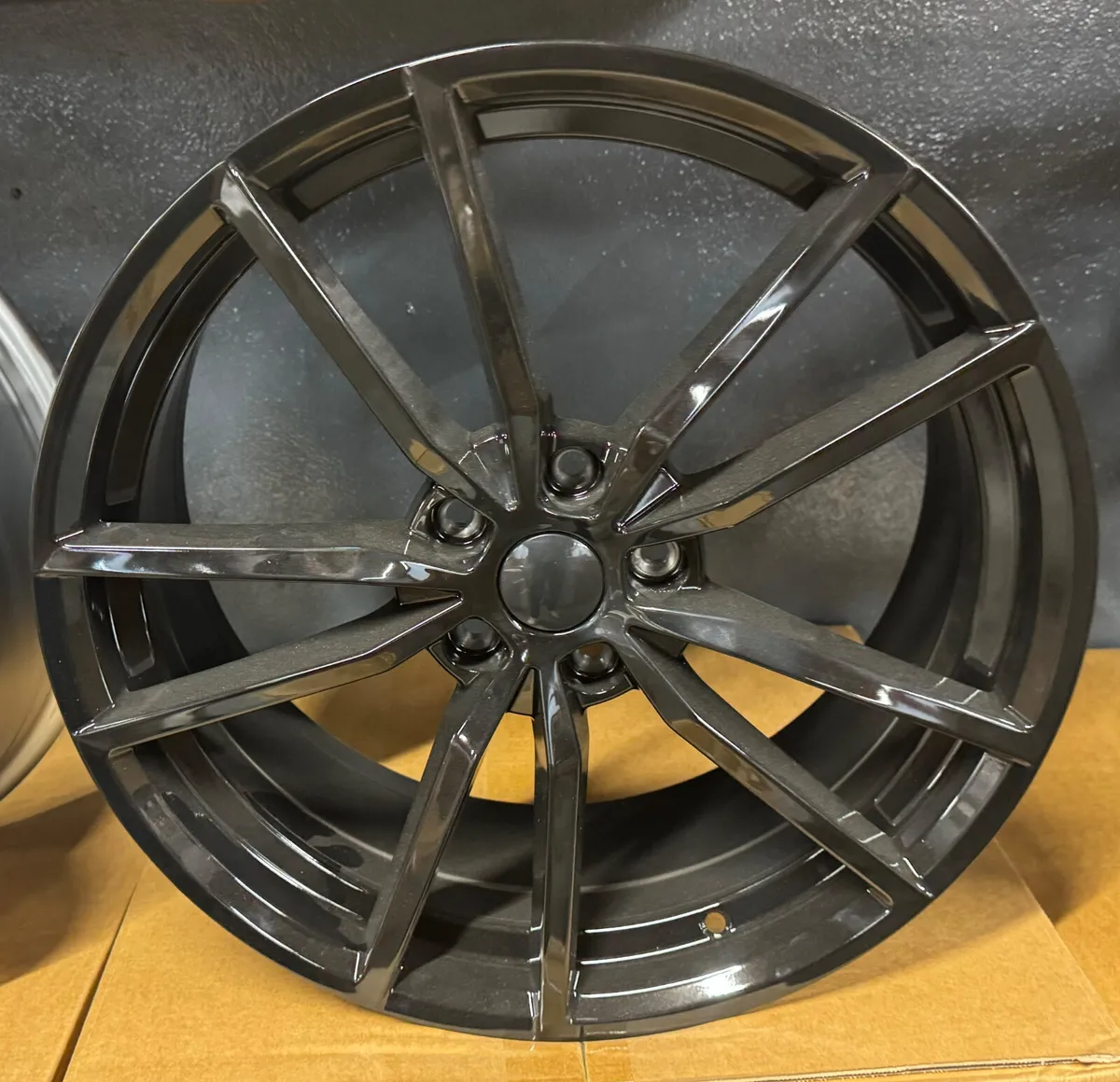 18” gloss black Petoria 5x112 alloy and tyres