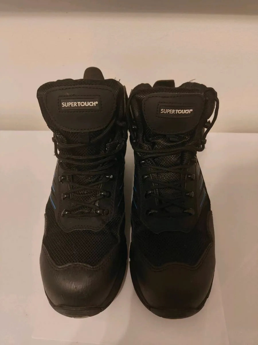 Safety boots - Image 1