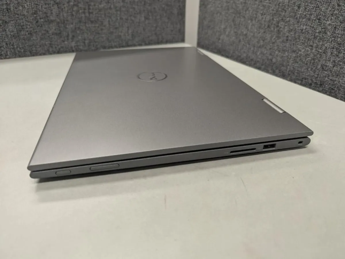 Dell Inspiron 15" 5000 2-in-1 TOUCH I5 16GB 250GB - Image 3