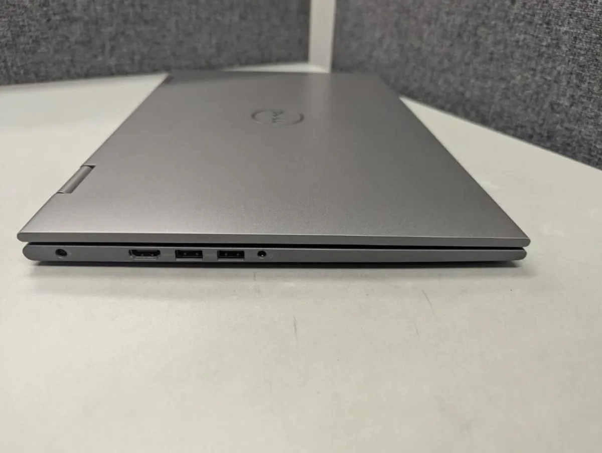 Dell Inspiron 15" 5000 2-in-1 TOUCH I5 16GB 250GB - Image 4