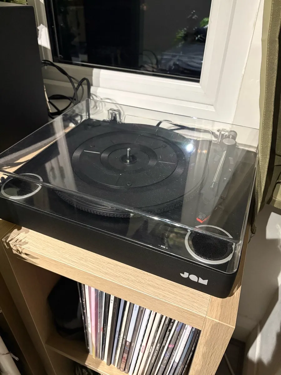 Record Player - Image 1