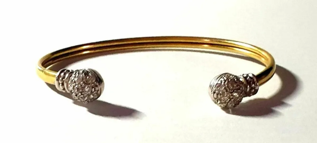 Vintage Gemset Childs 9ct Gold Torc Bangle - Image 3