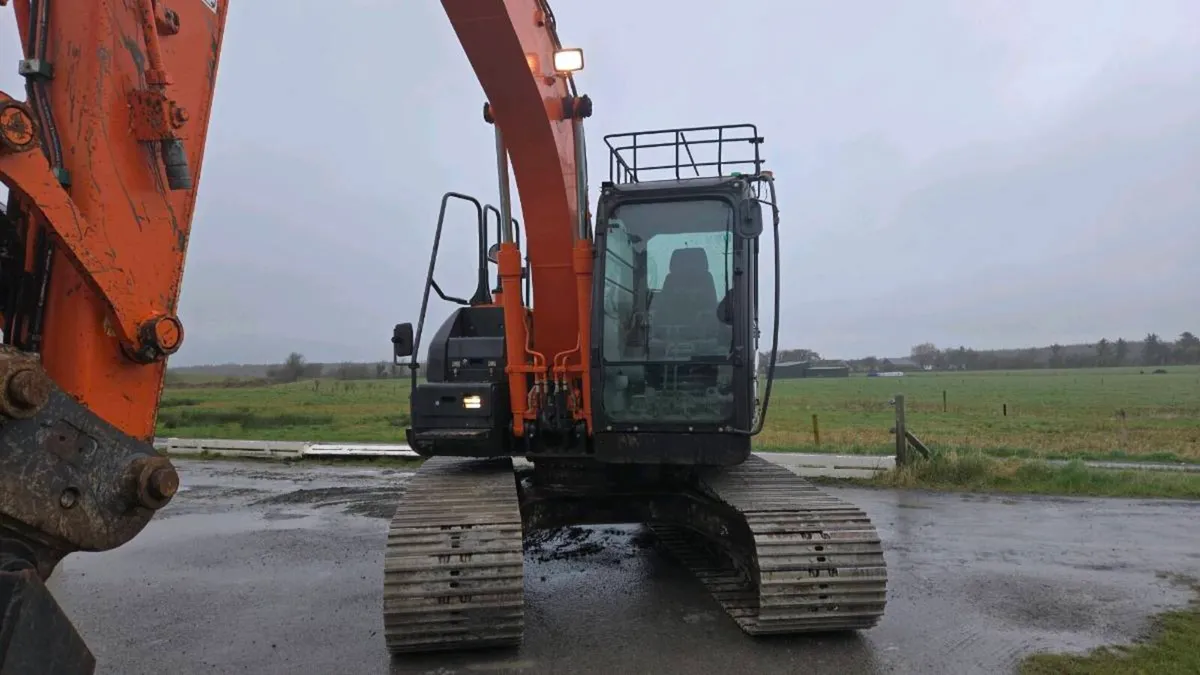 Hitachi Zaxis 130 - Image 2