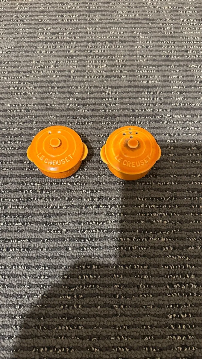 Le creuset oil vinegar pourers salt pepper shakers - Image 3