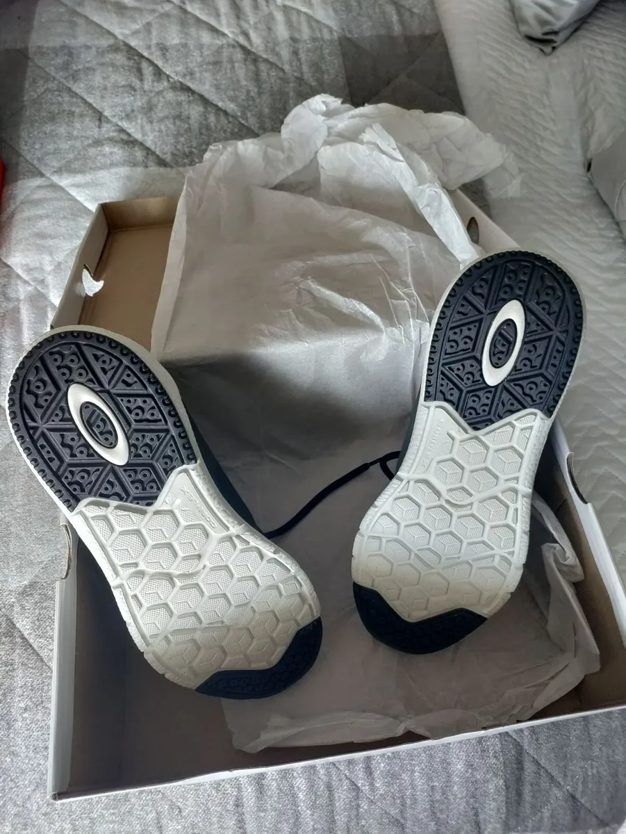 Oakley trainers 8uk New - Image 4