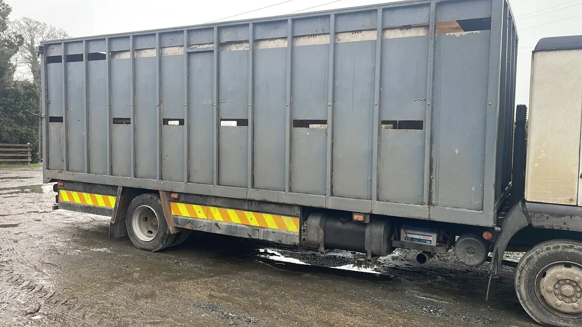 Cattle lorry - Image 2